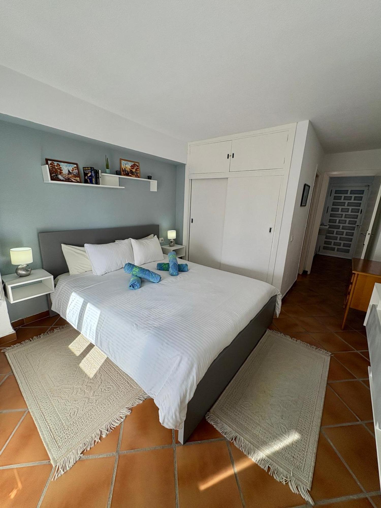 Aquamarina Sea View Apartment เบนัลมาเดนา ภายนอก รูปภาพ