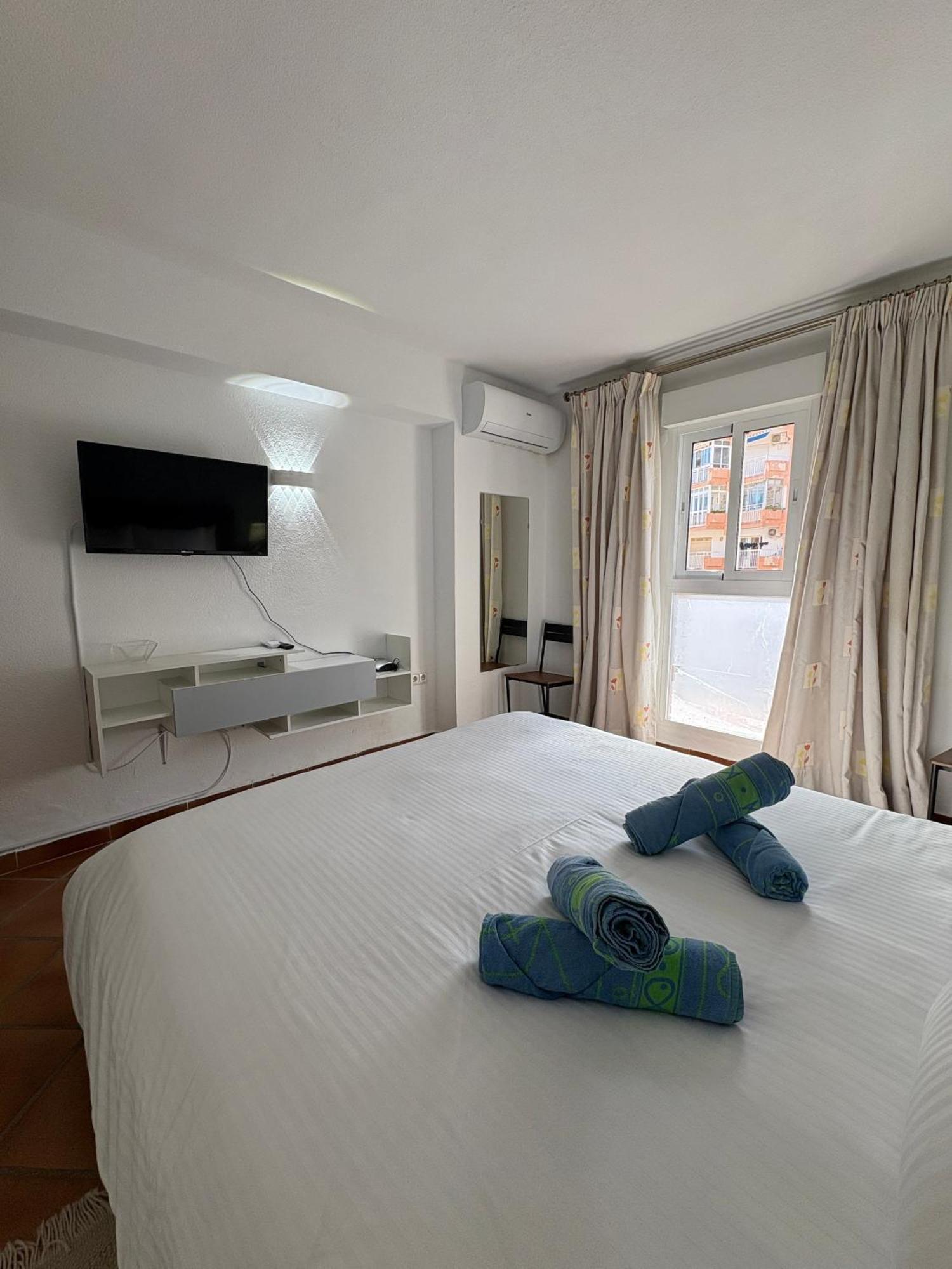 Aquamarina Sea View Apartment เบนัลมาเดนา ภายนอก รูปภาพ