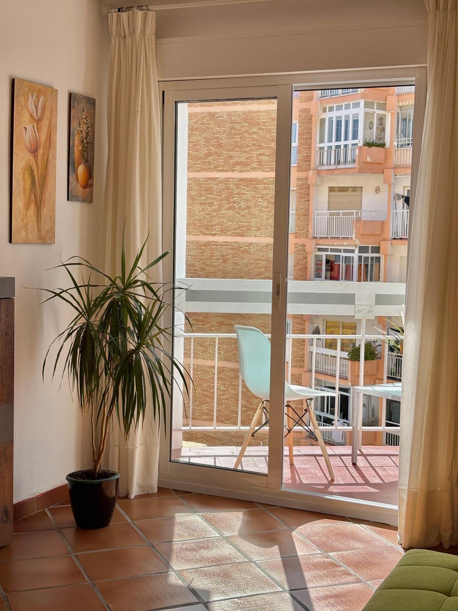 Aquamarina Sea View Apartment เบนัลมาเดนา ภายนอก รูปภาพ